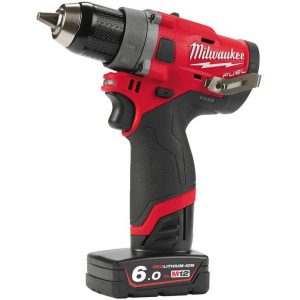 Milwaukee M12 FDD-602X Porakone-ruuvinväännin sis. 6,0 Ah:n akut ja laturin