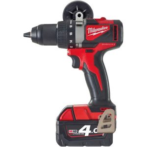 Milwaukee M18 BLDD2-402X Porakone-ruuvinväännin sis. 4,0 Ah:n akut ja laturin