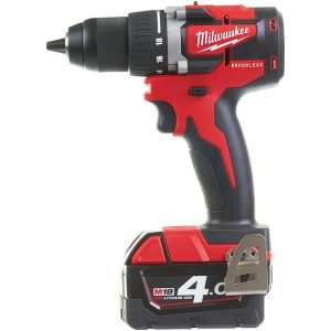 Milwaukee M18 CBLDD-402C Porakone-ruuvinväännin sis. 4,0 Ah:n akut ja laturin